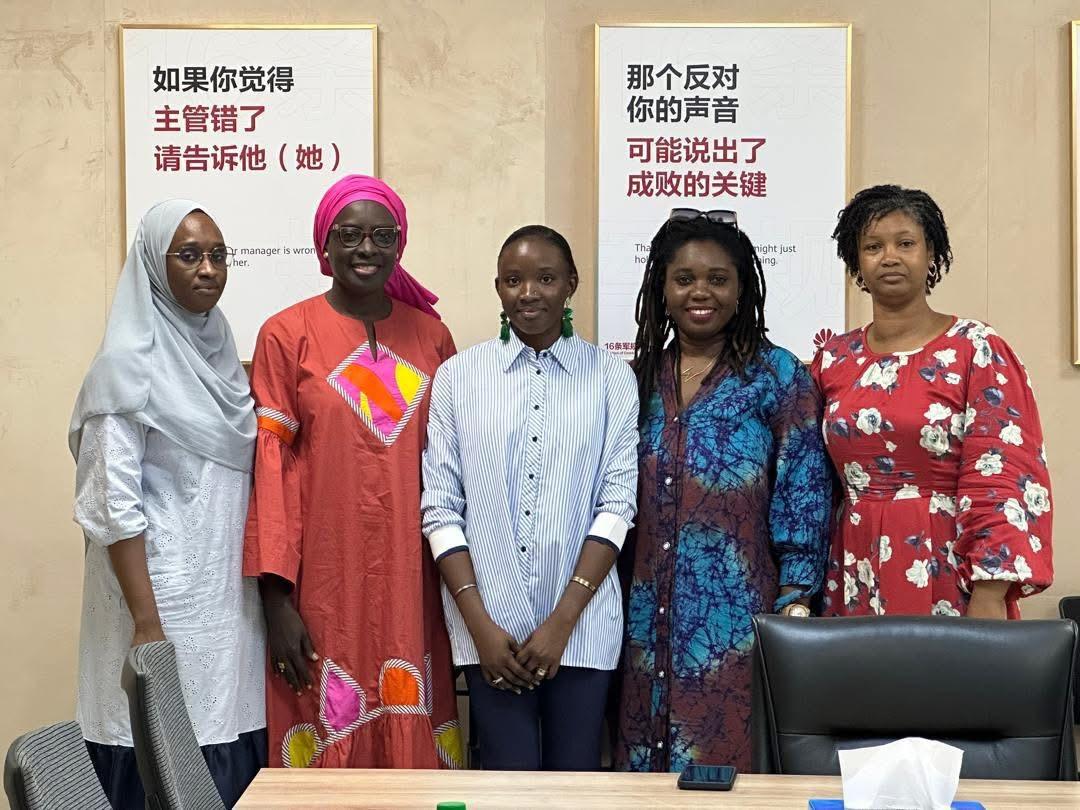 Rencontre entre Huawei et Femmes et TIC au Sénégal : Vers un partenariat stratégique pour l’inclusion numérique des femmes